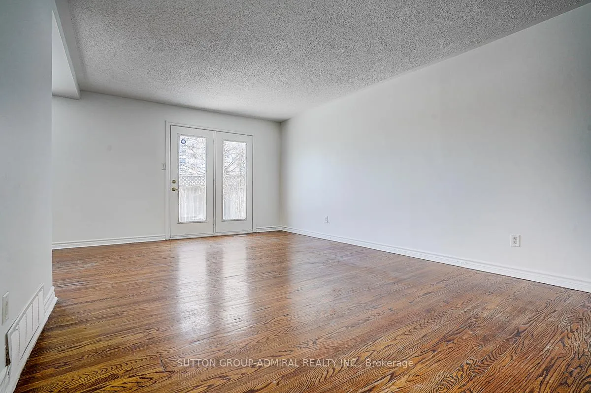 Photo 12 of 7 Town House Crescent, Brampton, Brampton East — HOMEH