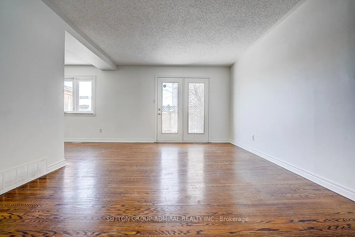 Photo 13 of 7 Town House Crescent, Brampton, Brampton East — HOMEH