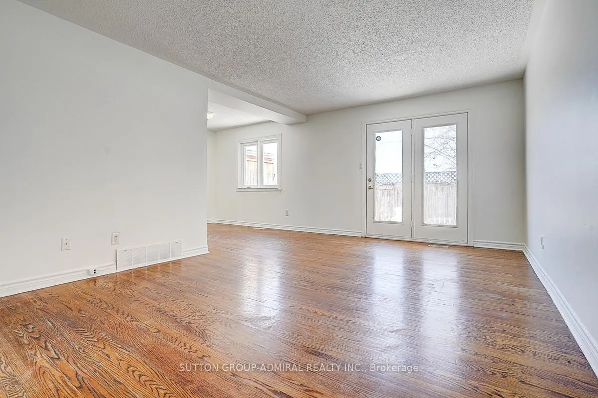 Photo 14 of 7 Town House Crescent, Brampton, Brampton East — HOMEH