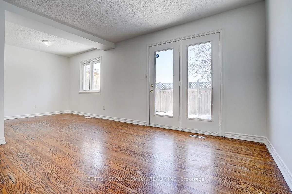Photo 15 of 7 Town House Crescent, Brampton, Brampton East — HOMEH