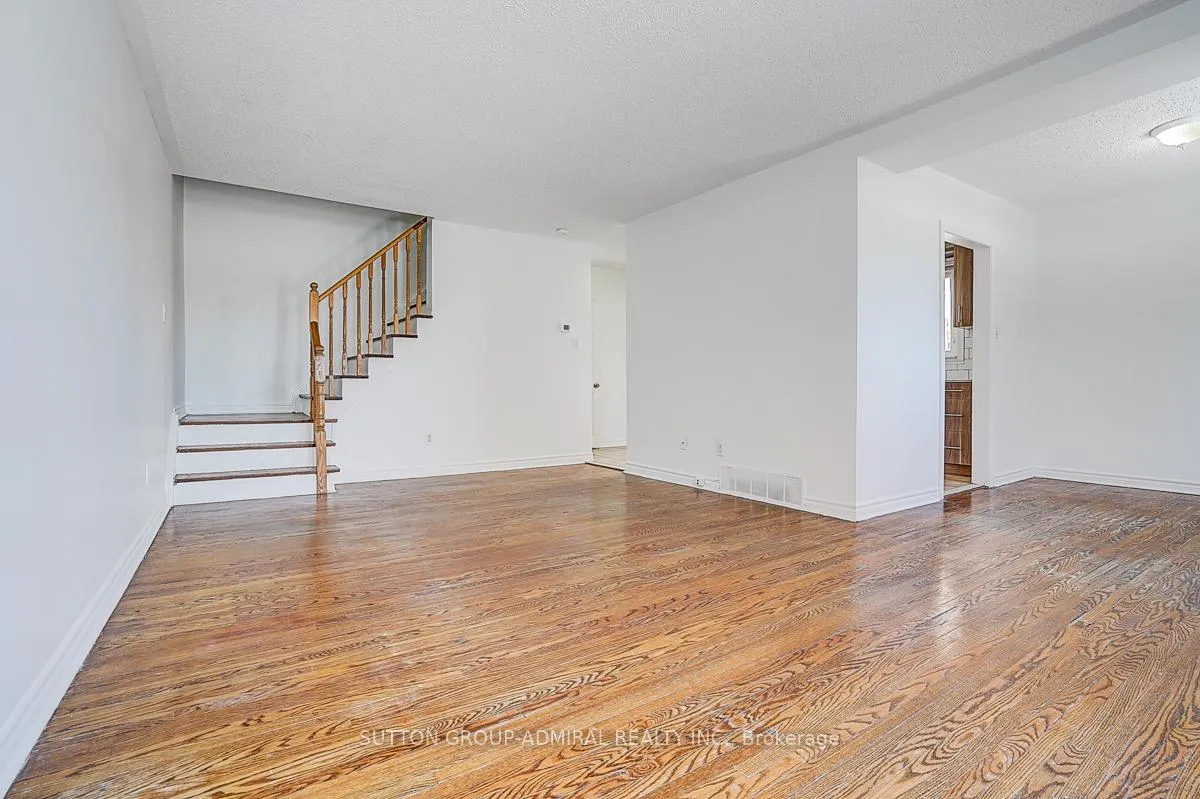 Photo 16 of 7 Town House Crescent, Brampton, Brampton East — HOMEH