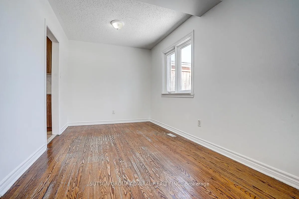 Photo 18 of 7 Town House Crescent, Brampton, Brampton East — HOMEH