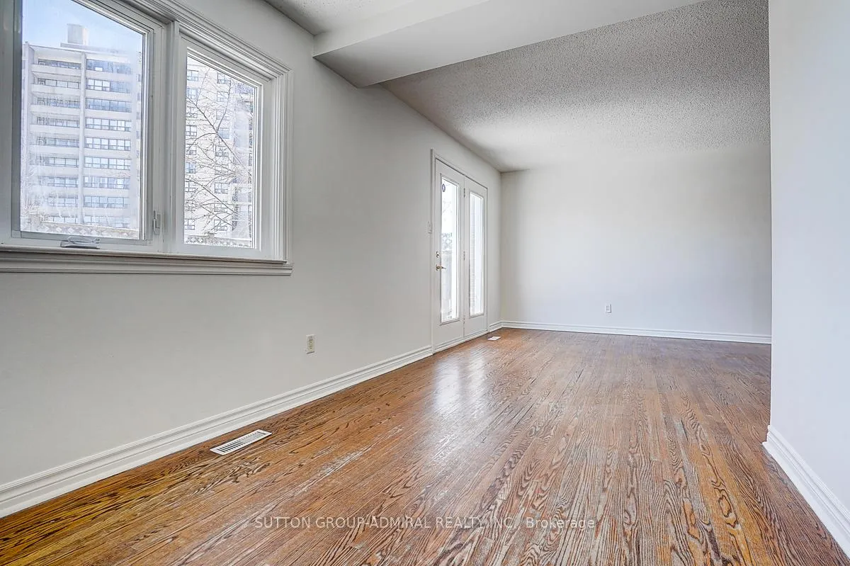 Photo 19 of 7 Town House Crescent, Brampton, Brampton East — HOMEH