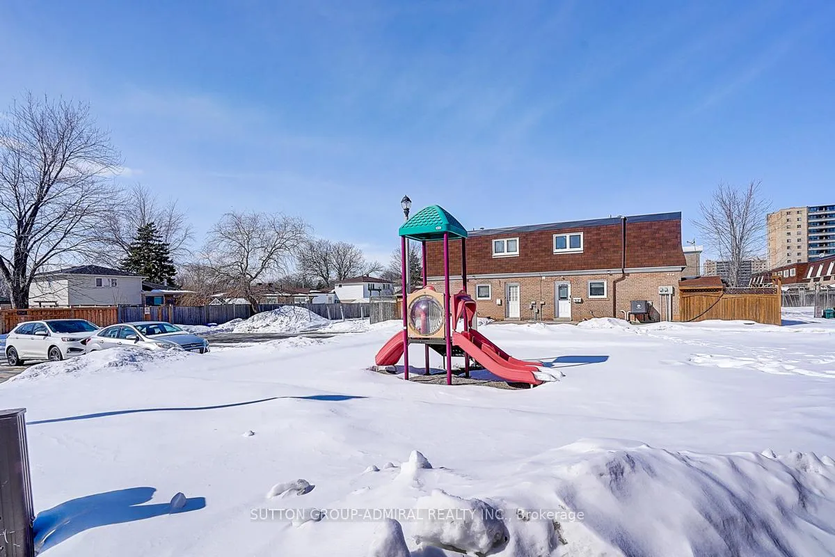 Photo 36 of 7 Town House Crescent, Brampton, Brampton East — HOMEH