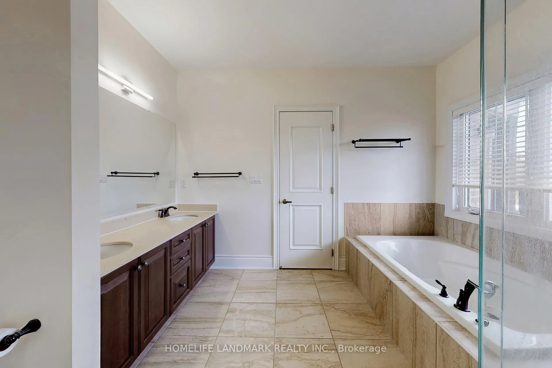 Photo 17 of 75 Hurst Avenue, Vaughan, Patterson — HOMEH