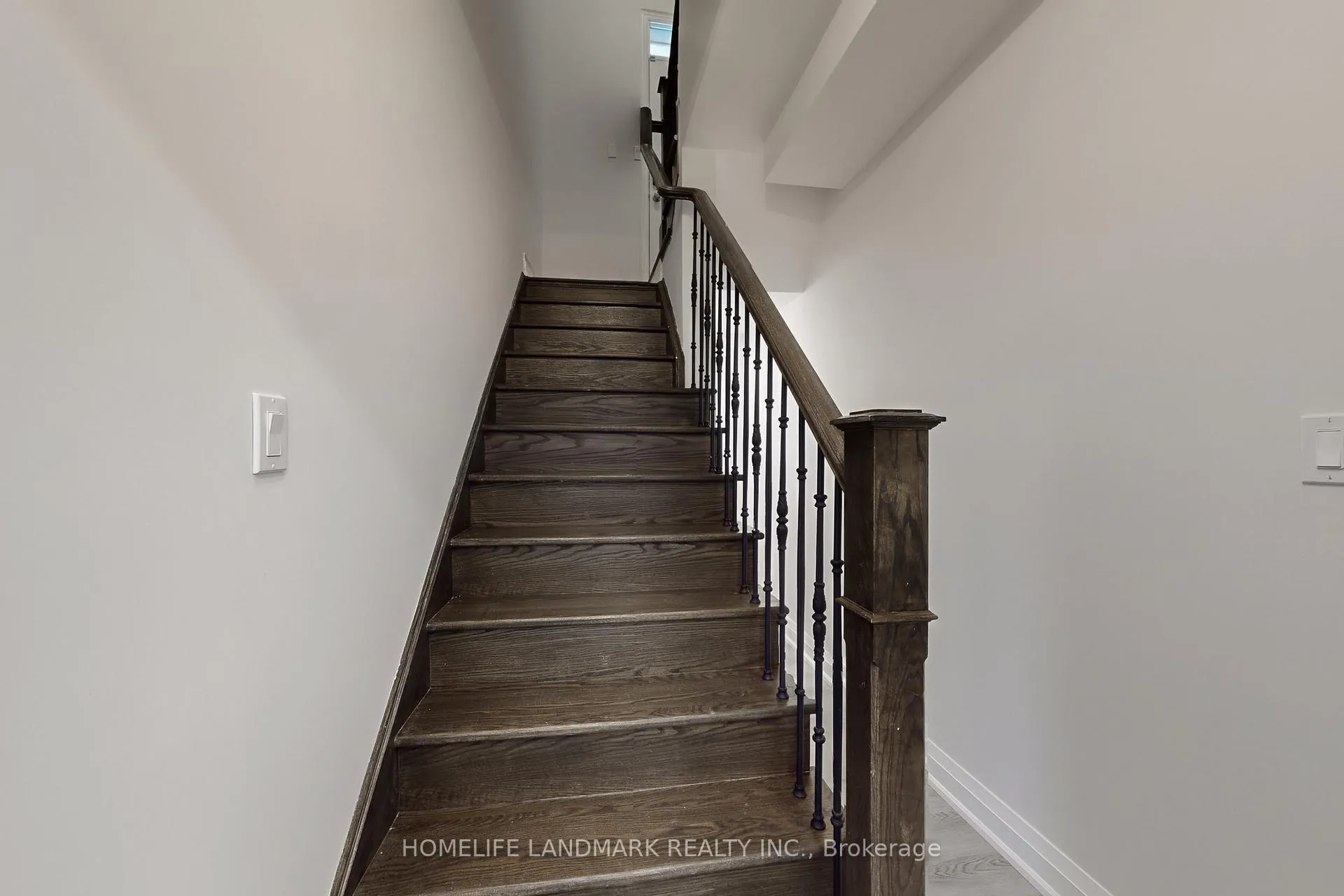 Photo 28 of 75 Hurst Avenue, Vaughan, Patterson — HOMEH