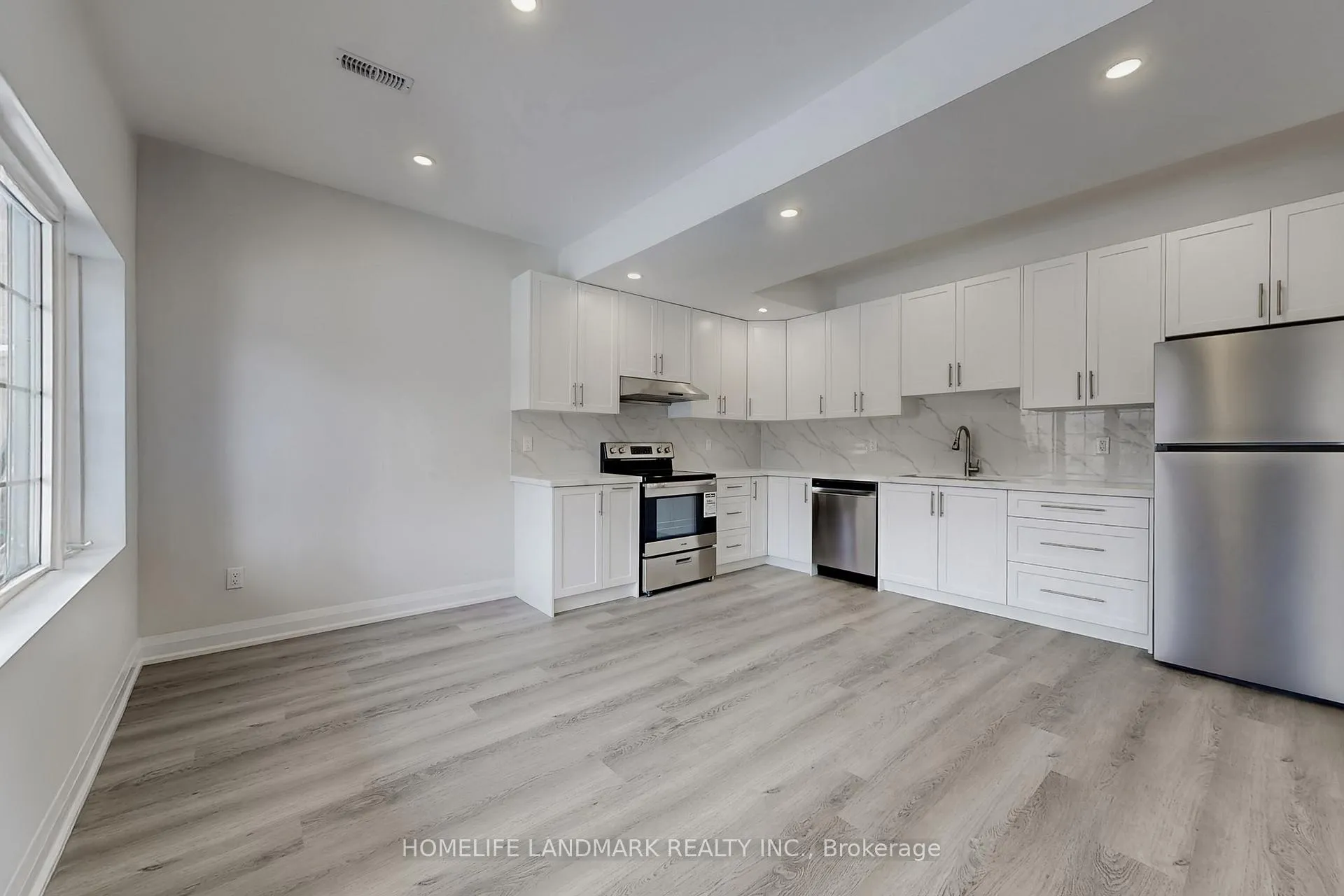 Photo 31 of 75 Hurst Avenue, Vaughan, Patterson — HOMEH