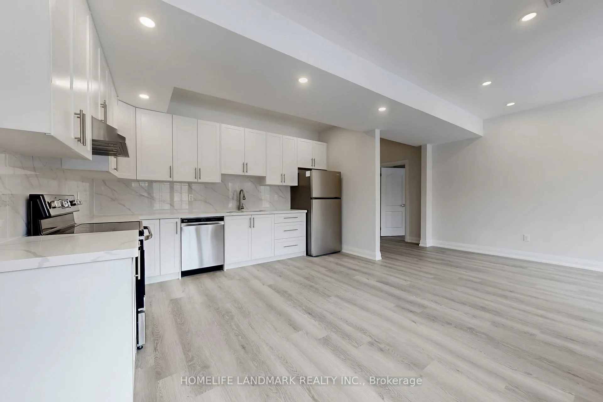 Photo 32 of 75 Hurst Avenue, Vaughan, Patterson — HOMEH