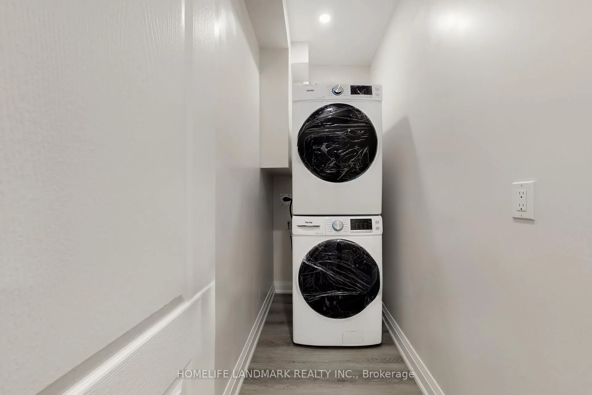 Photo 37 of 75 Hurst Avenue, Vaughan, Patterson — HOMEH