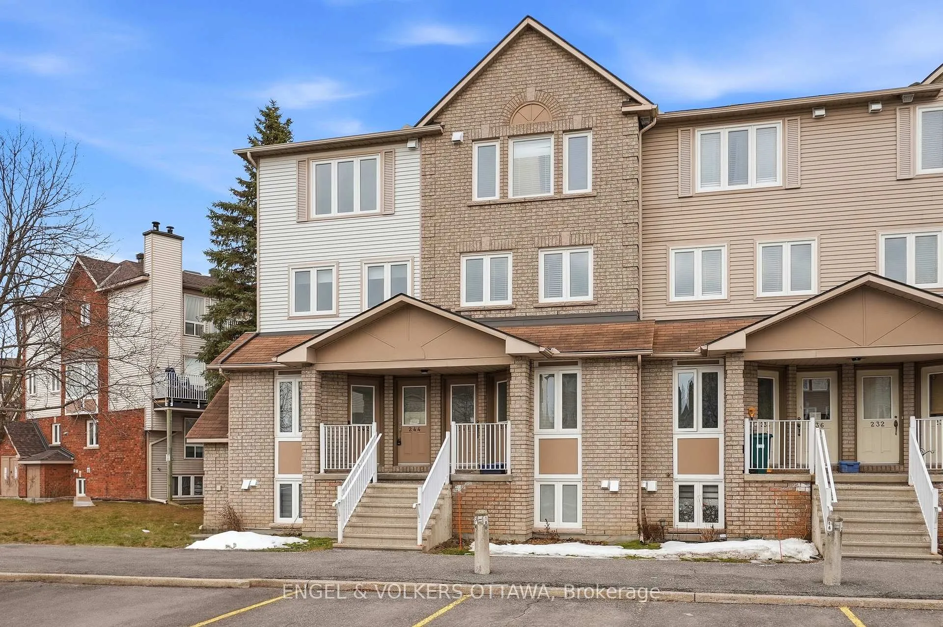 Photo 2 of Unit 40, 244 Briston Private, Ottawa, Hunt Club Park — HOMEH