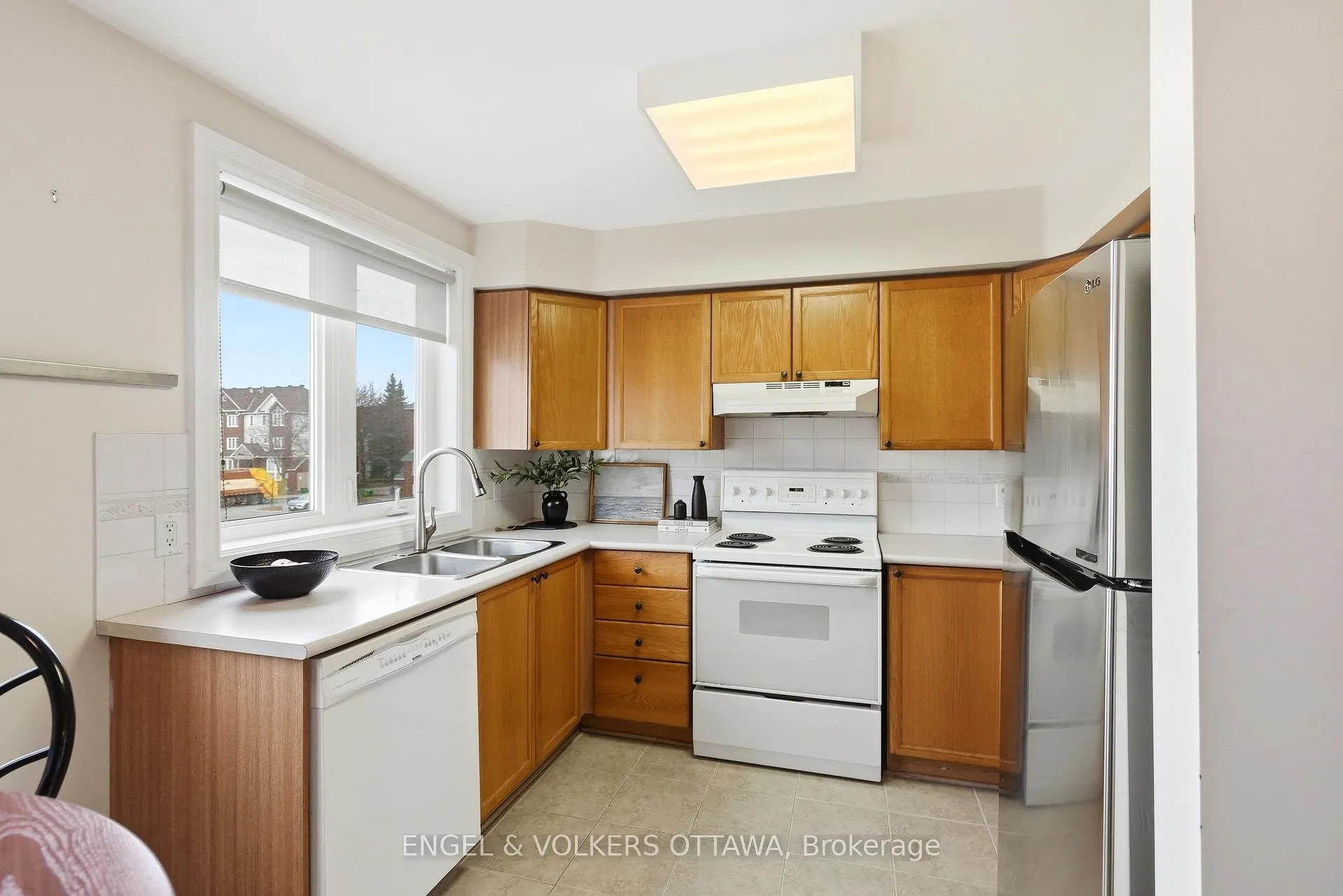 Photo 8 of Unit 40, 244 Briston Private, Ottawa, Hunt Club Park — HOMEH