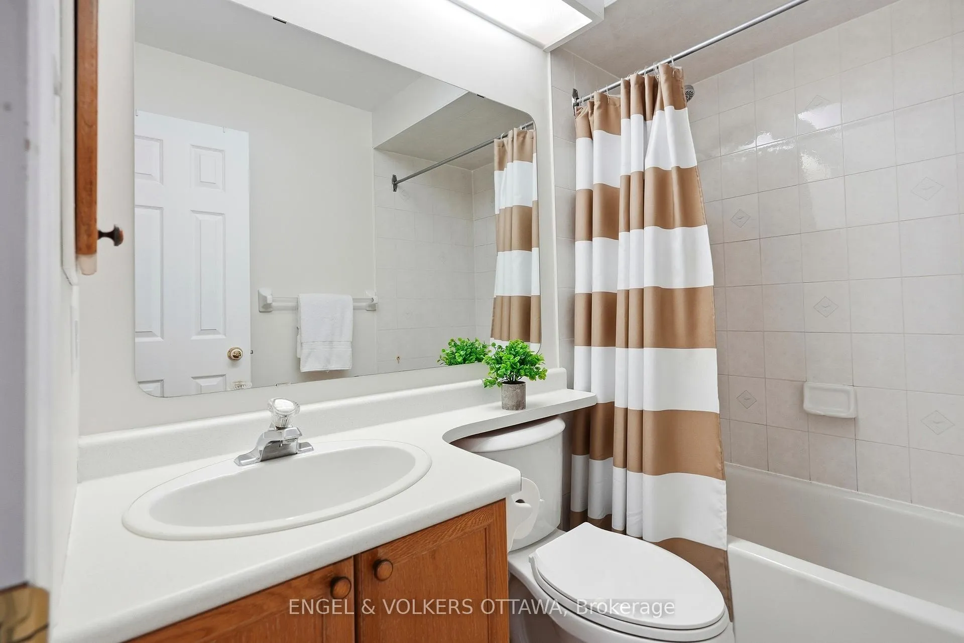 Photo 19 of Unit 40, 244 Briston Private, Ottawa, Hunt Club Park — HOMEH