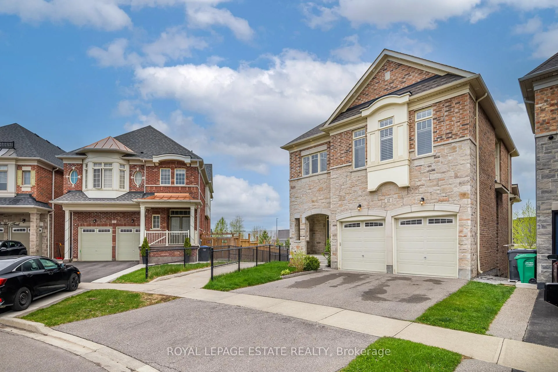 Photo 2 of 29 Provost Trail, Brampton, Bram West — HOMEH