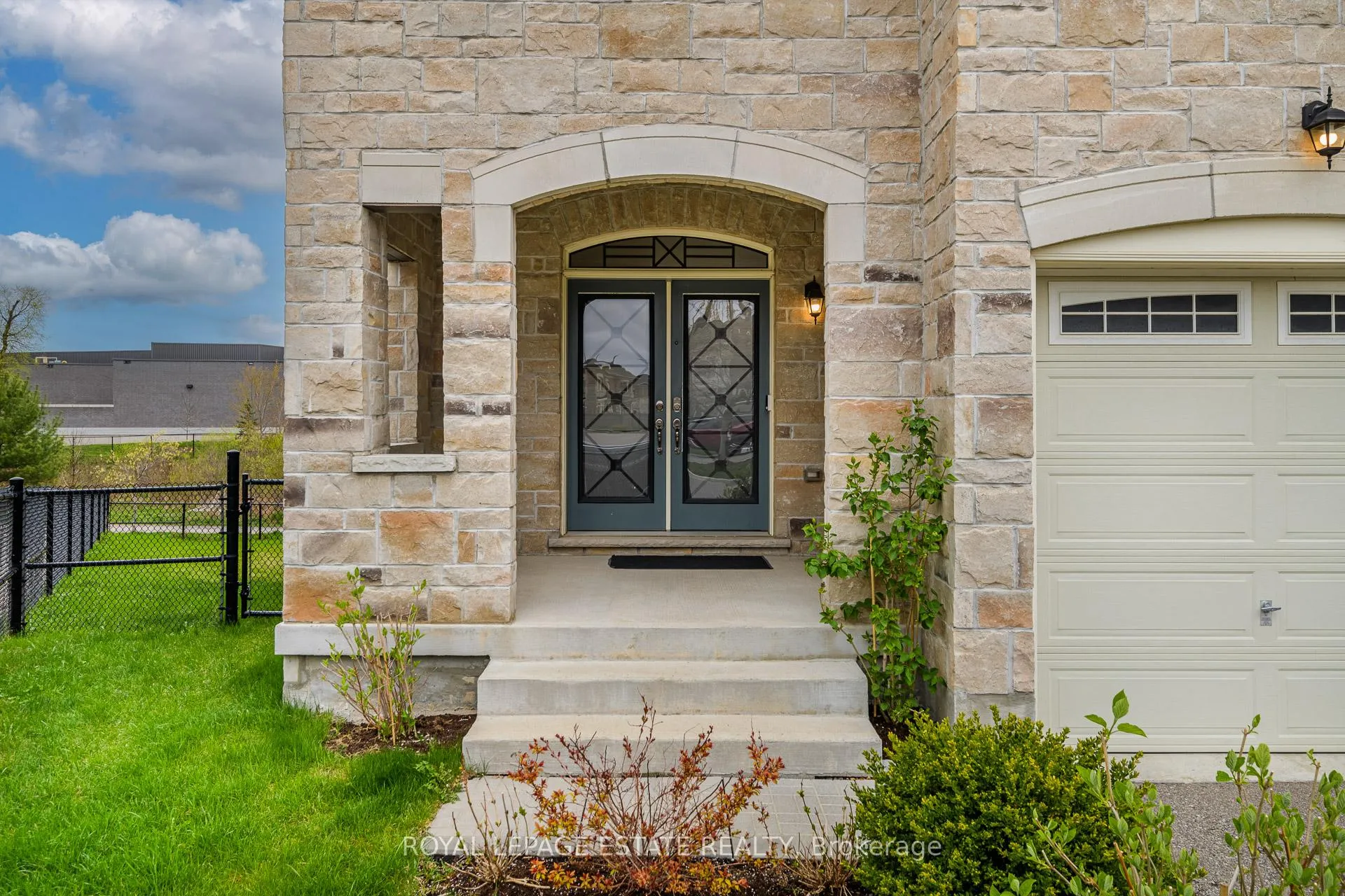 Photo 3 of 29 Provost Trail, Brampton, Bram West — HOMEH