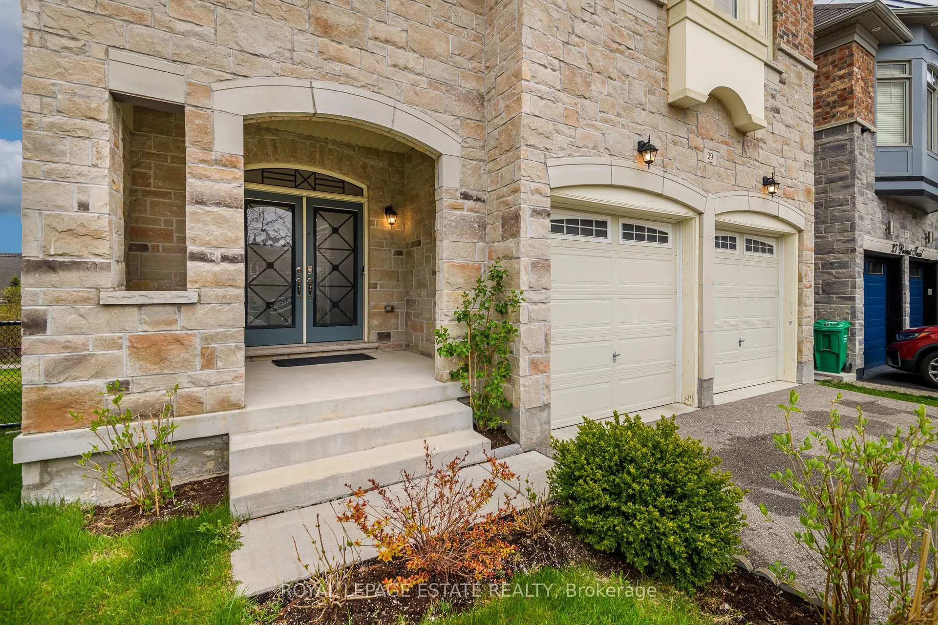 Photo 4 of 29 Provost Trail, Brampton, Bram West — HOMEH