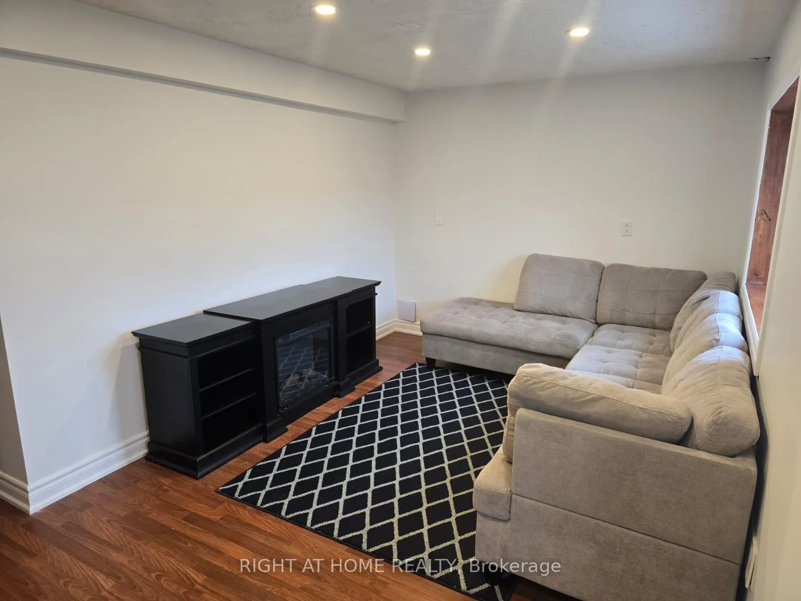 Photo 8 of 1258 Duignan Crescent, Milton, Ford — HOMEH