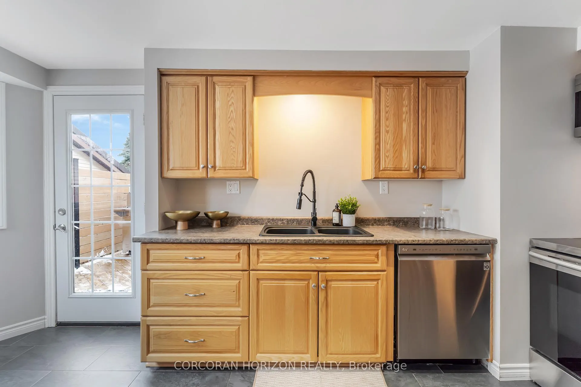 Photo 16 of 160 Oneida Place, Kitchener — HOMEH