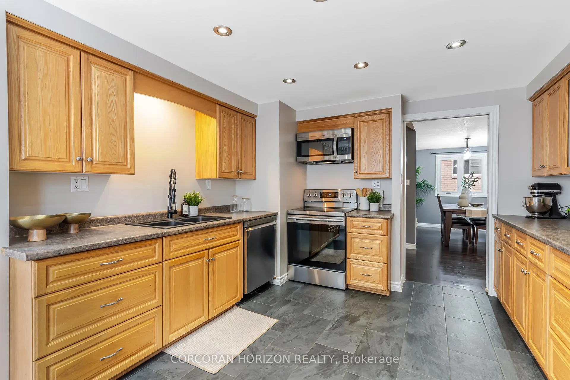 Photo 17 of 160 Oneida Place, Kitchener — HOMEH