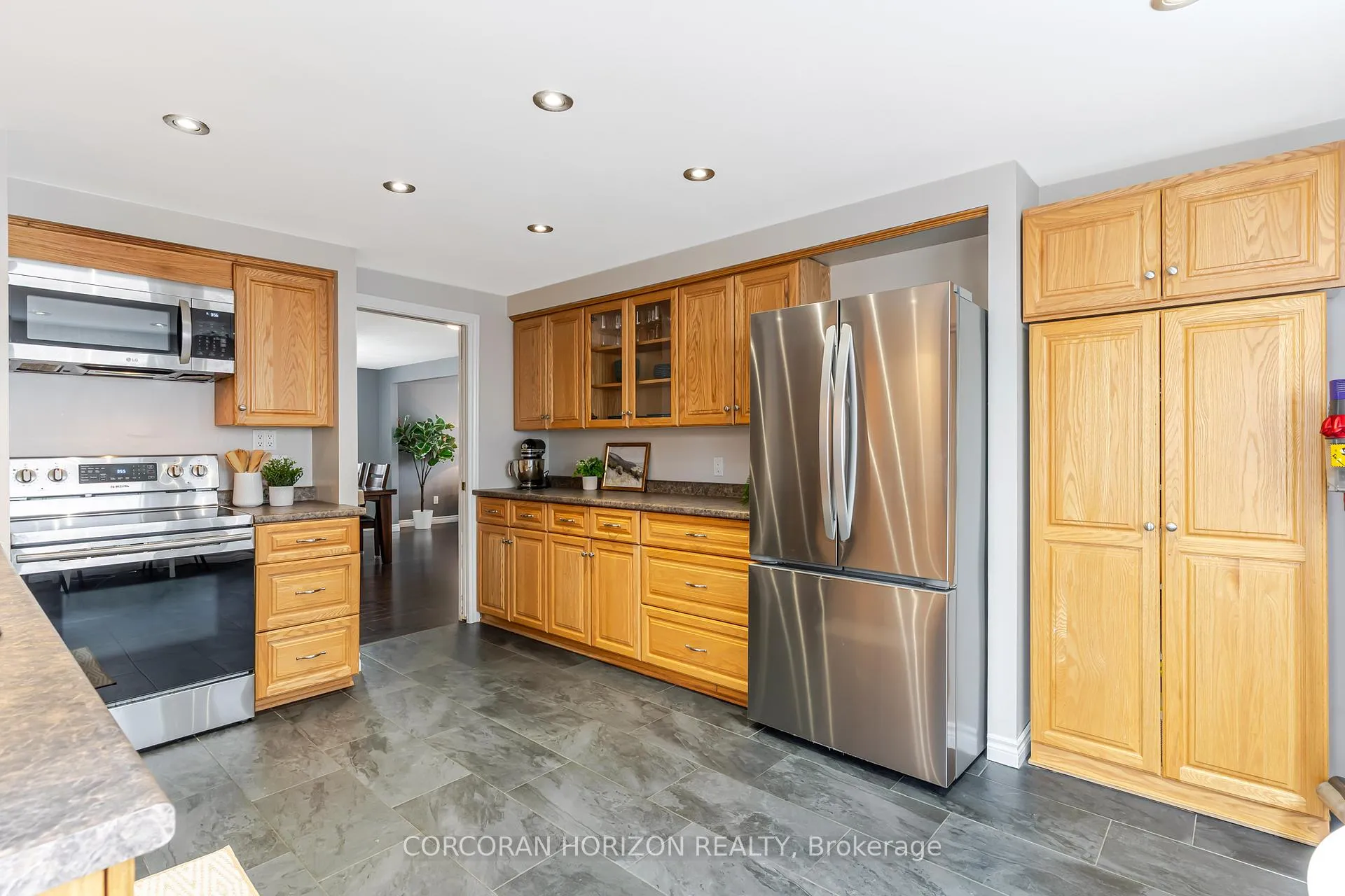 Photo 18 of 160 Oneida Place, Kitchener — HOMEH