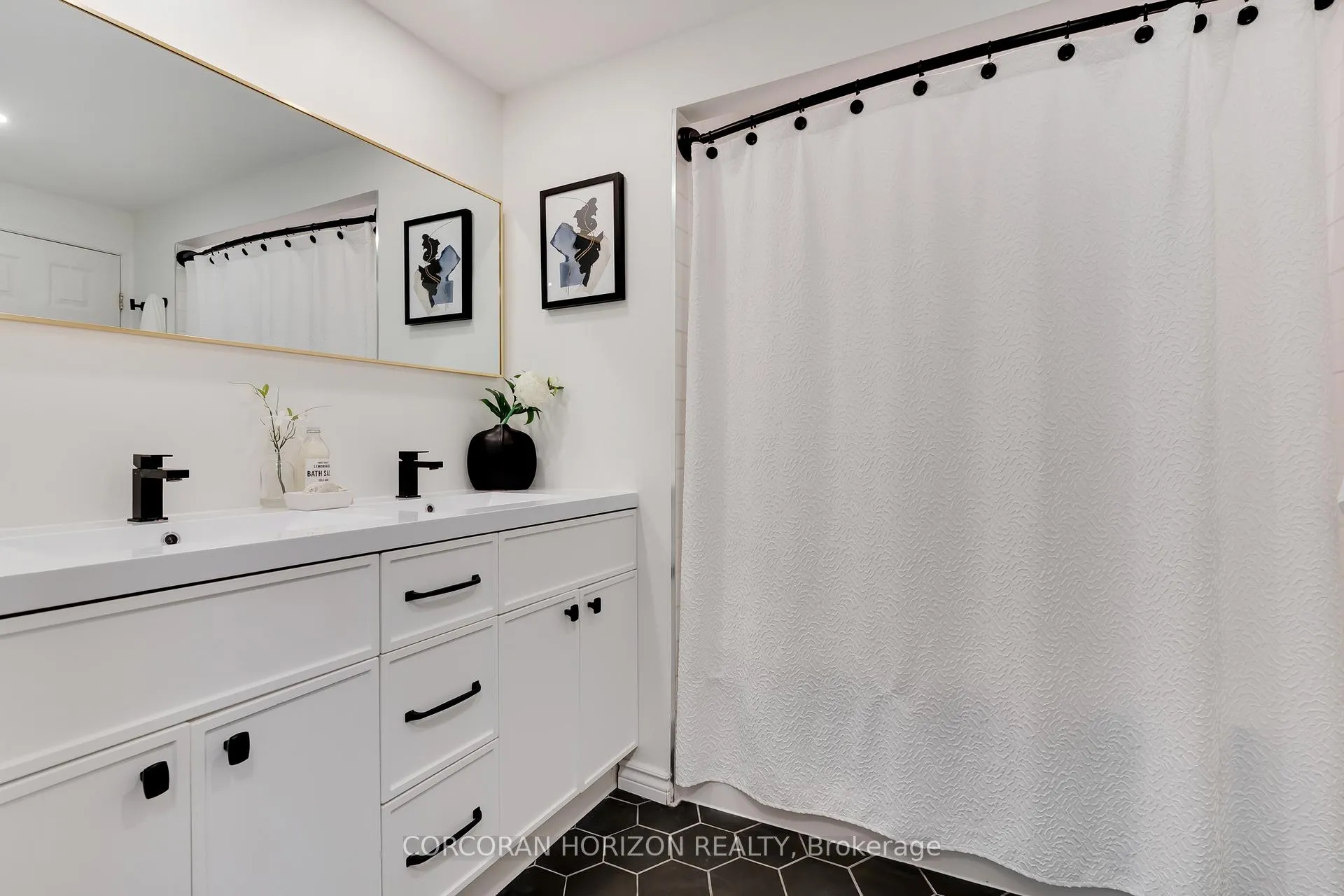 Photo 22 of 160 Oneida Place, Kitchener — HOMEH