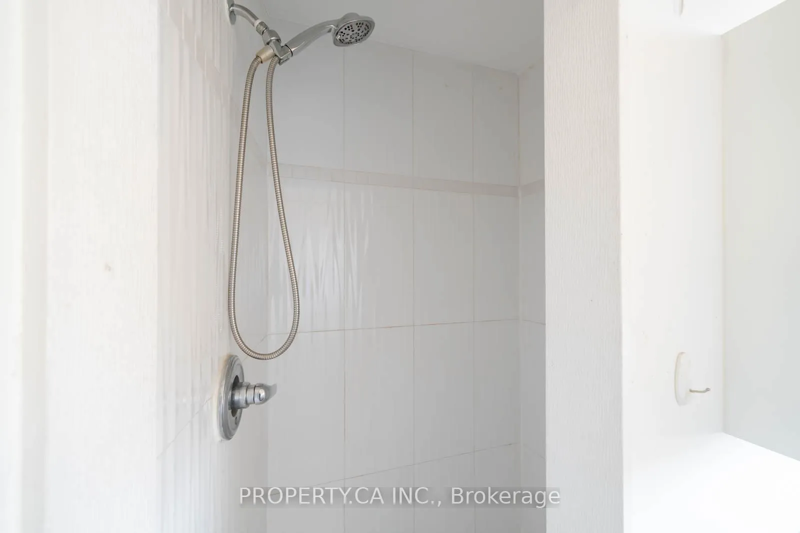 Photo 11 of Unit #2 Upper, 438 8 Highway, Hamilton, Stoney Creek — HOMEH