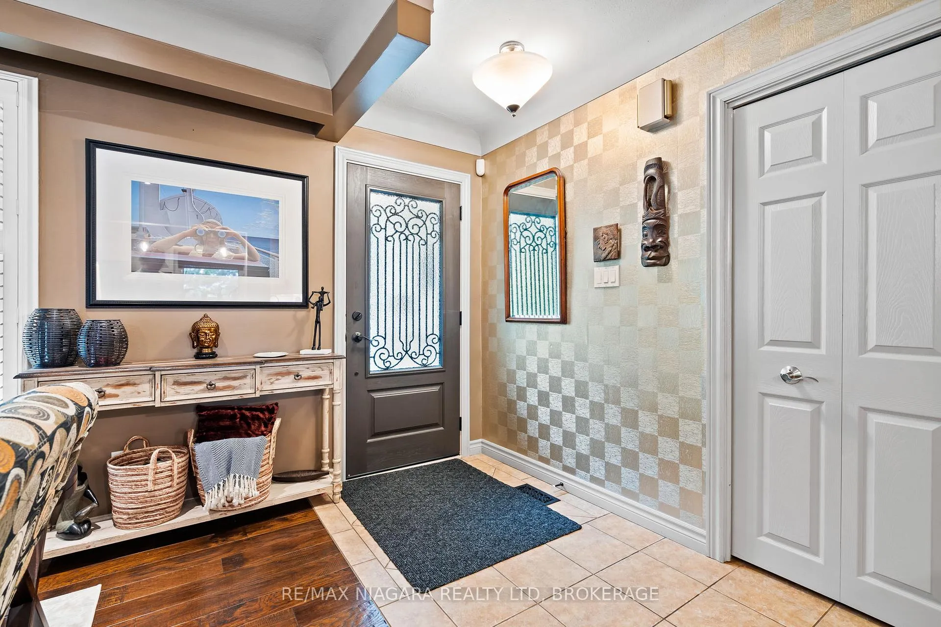 Photo 4 of 44 Lockview Crescent, St. Catharines, Bunting/Linwell — HOMEH