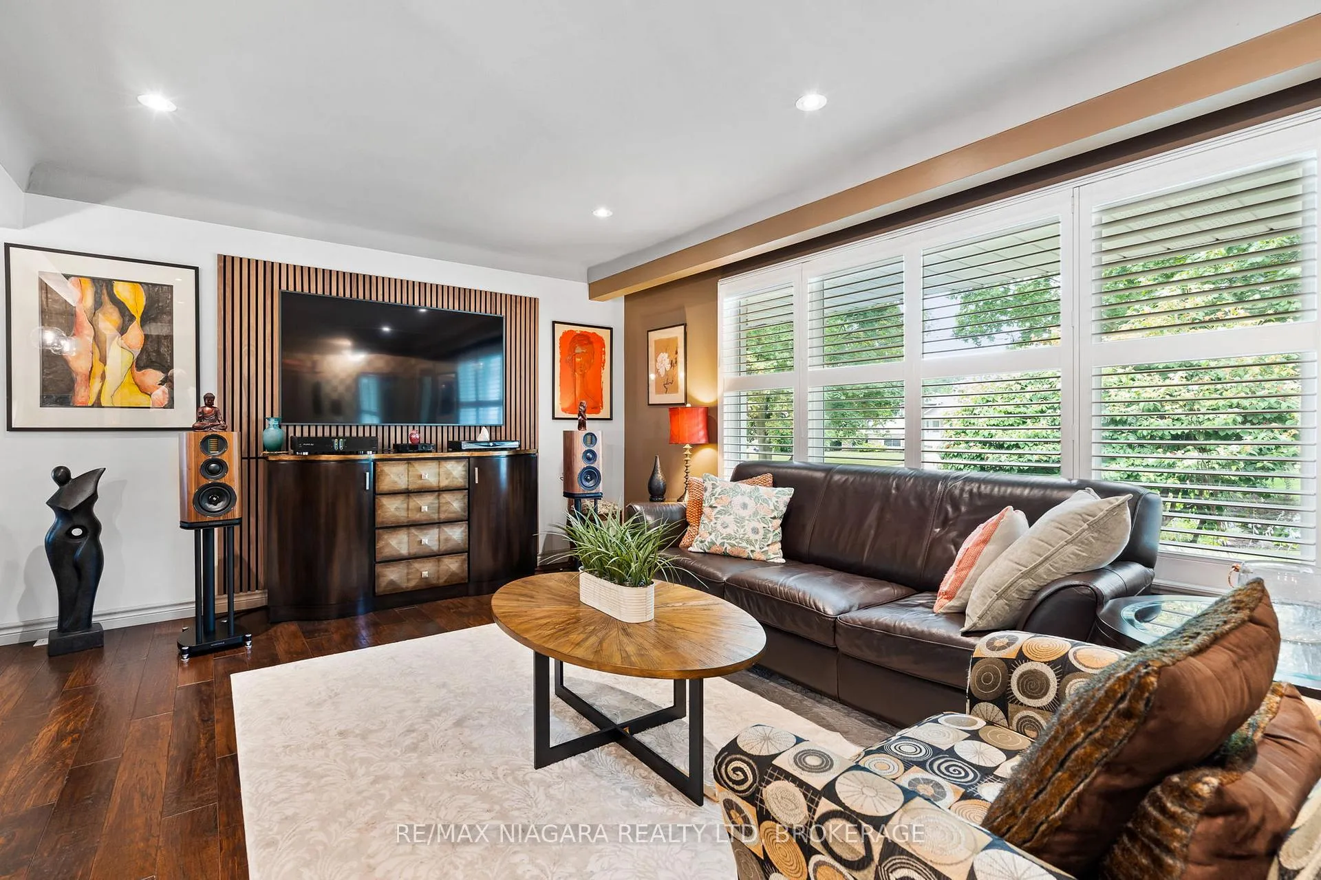 Photo 6 of 44 Lockview Crescent, St. Catharines, Bunting/Linwell — HOMEH