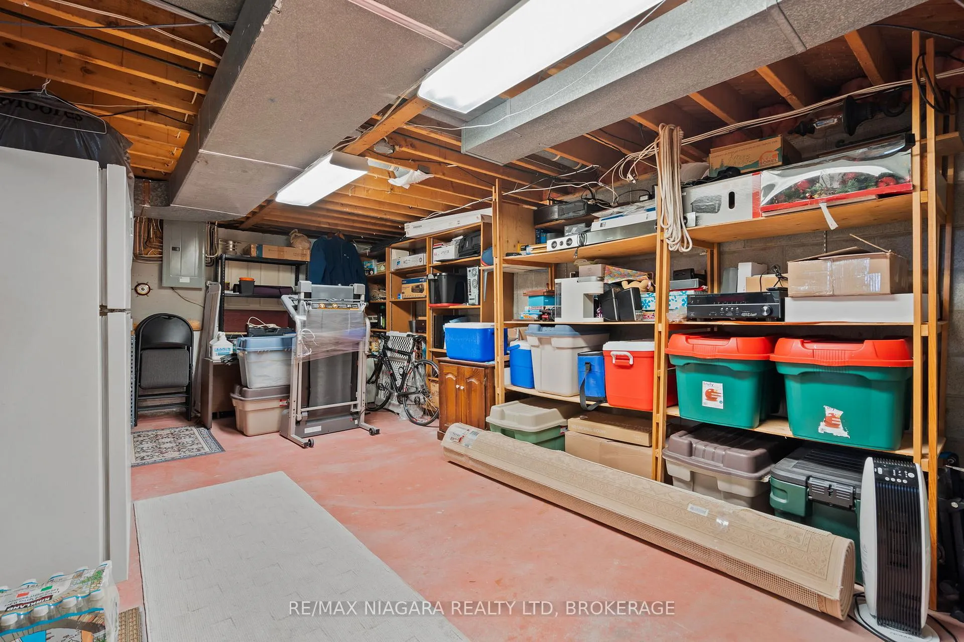Photo 26 of 44 Lockview Crescent, St. Catharines, Bunting/Linwell — HOMEH