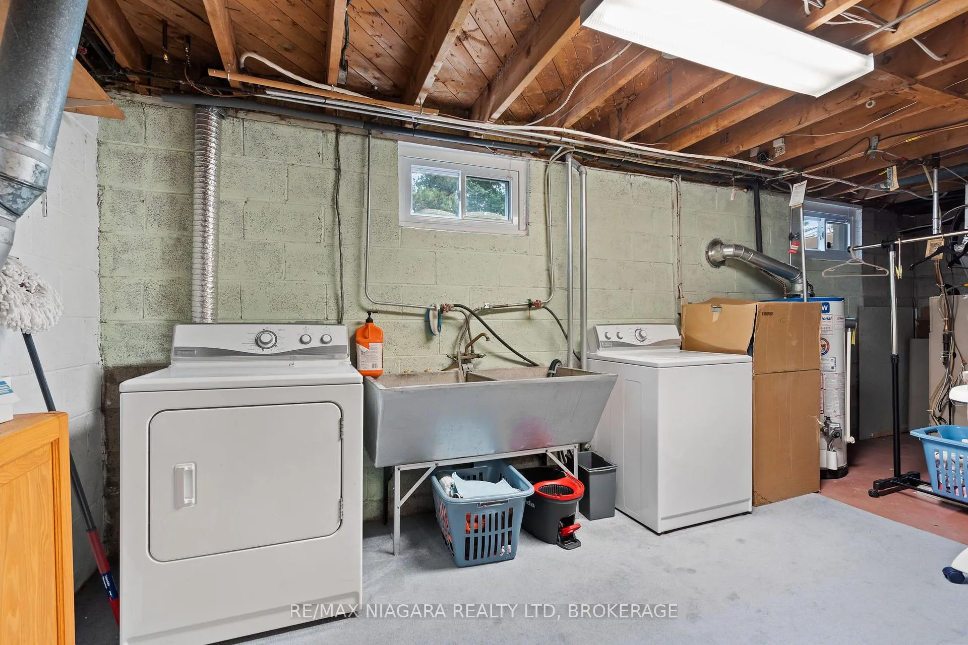 Photo 27 of 44 Lockview Crescent, St. Catharines, Bunting/Linwell — HOMEH
