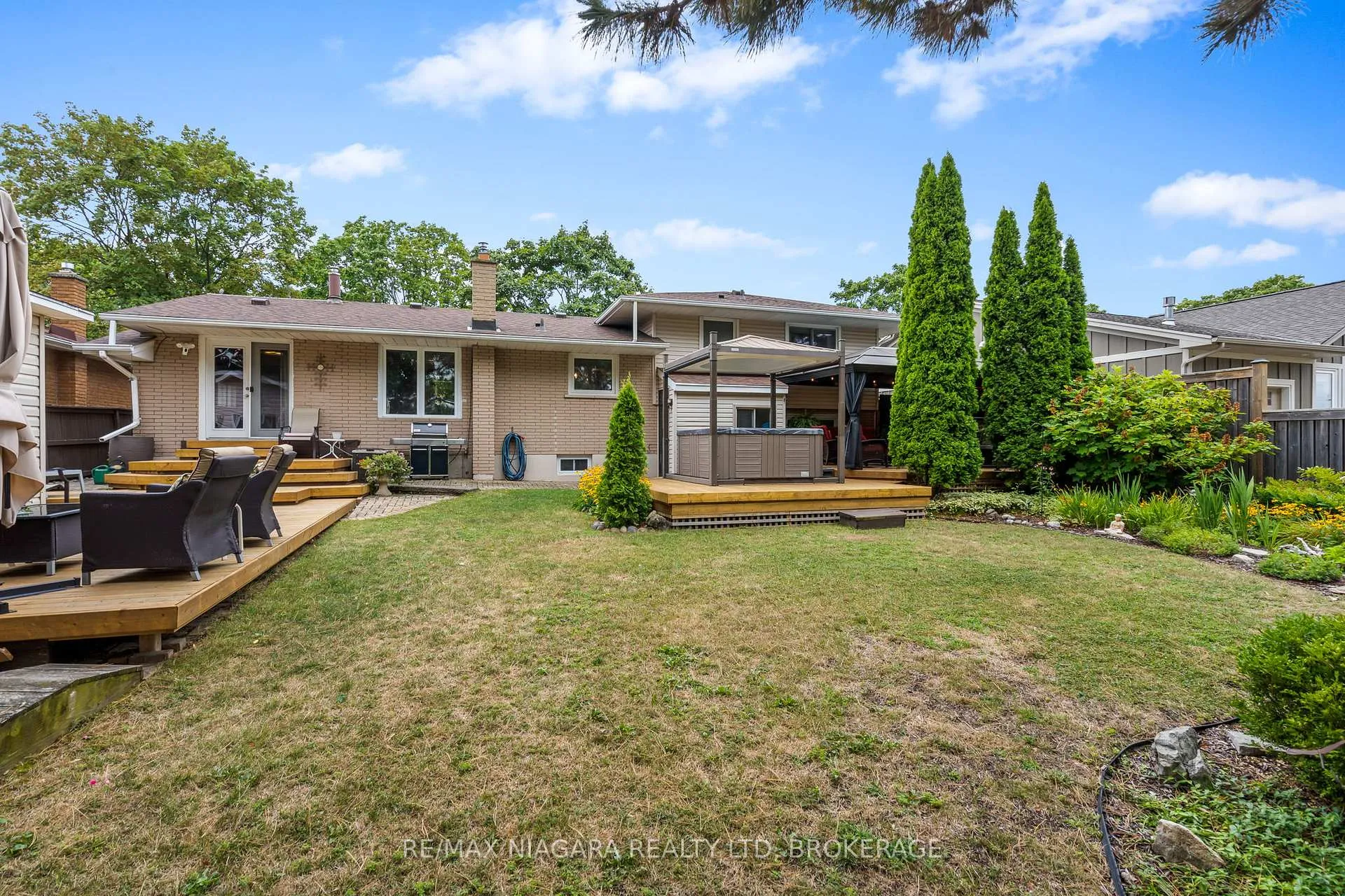 Photo 30 of 44 Lockview Crescent, St. Catharines, Bunting/Linwell — HOMEH