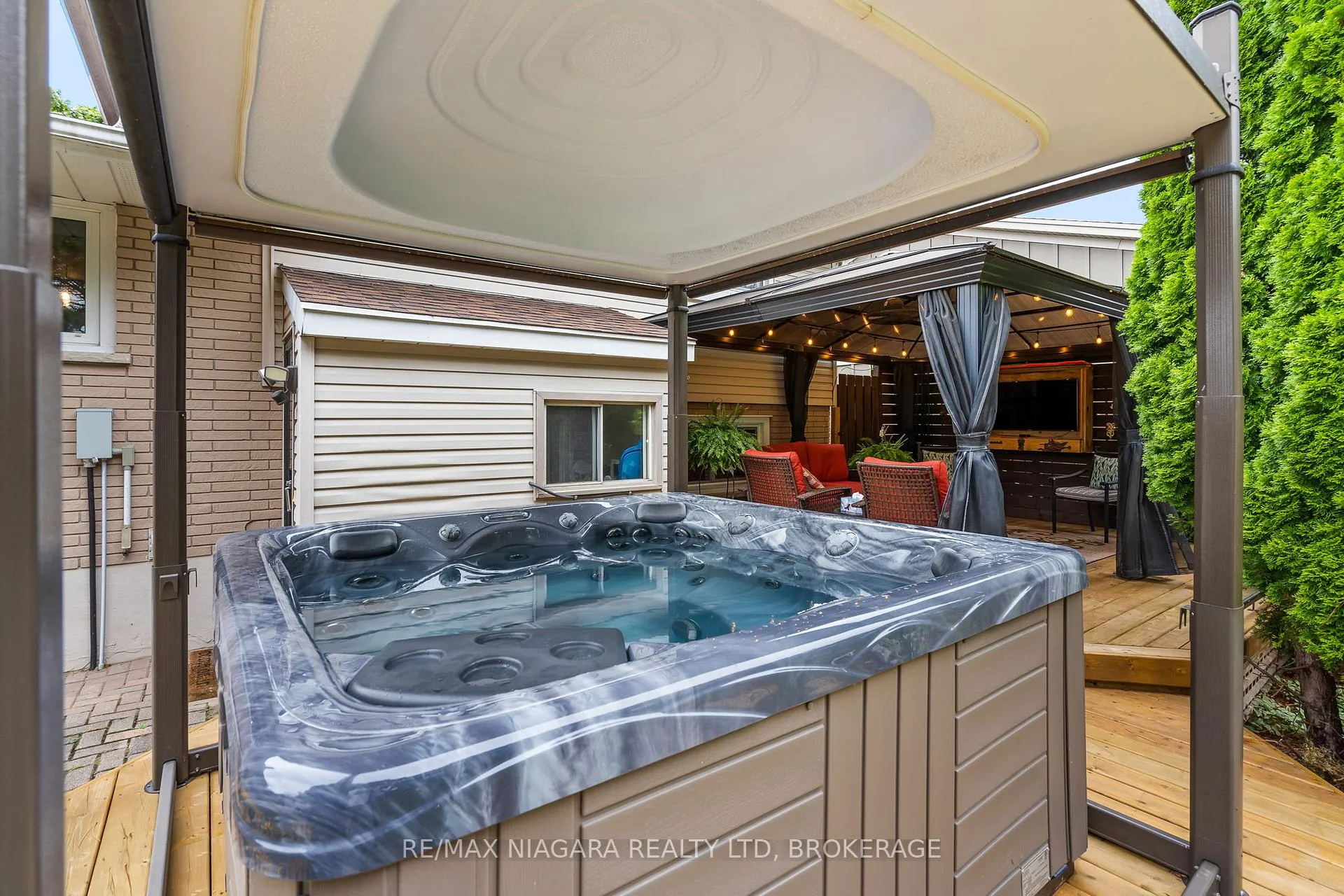 Photo 31 of 44 Lockview Crescent, St. Catharines, Bunting/Linwell — HOMEH