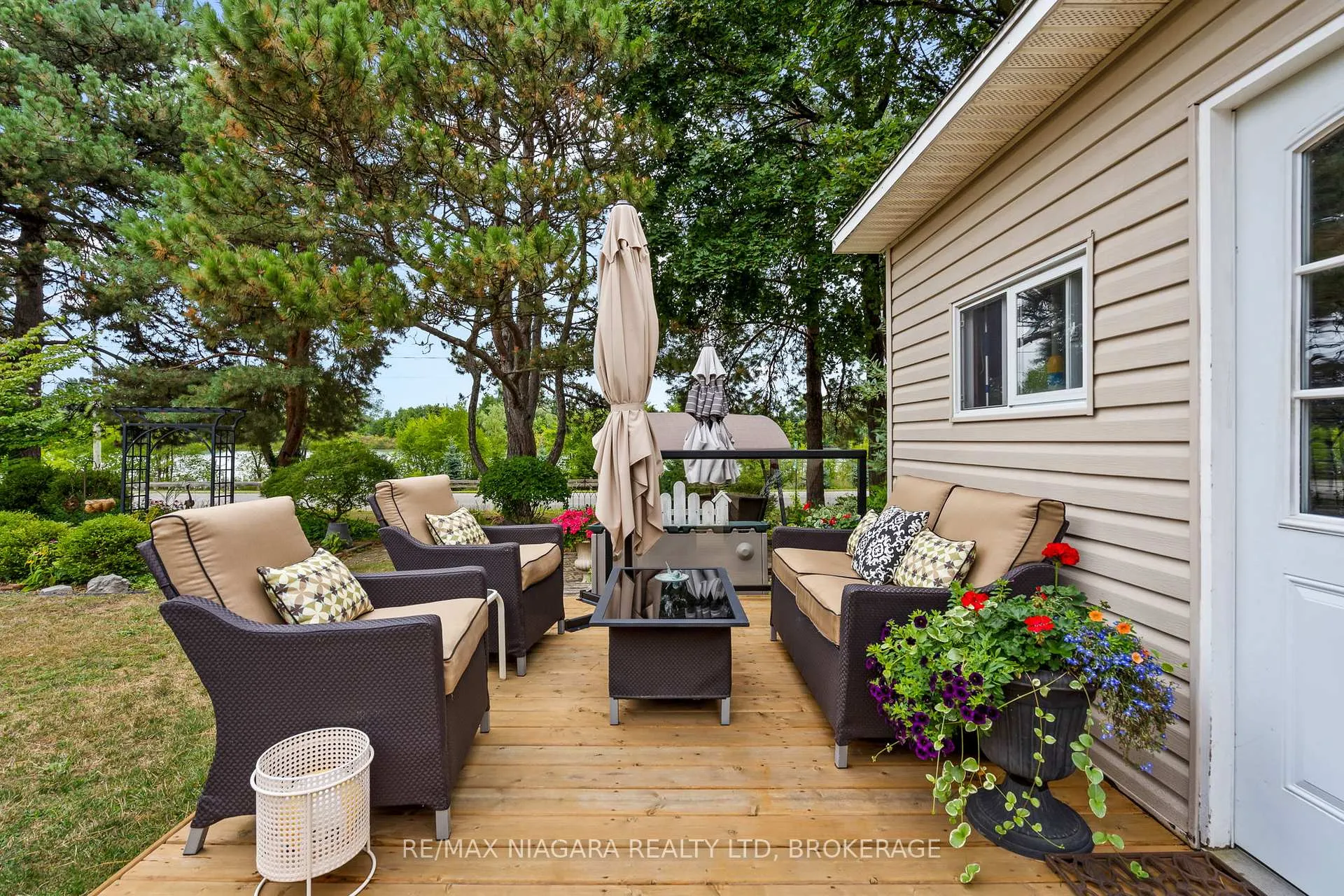 Photo 35 of 44 Lockview Crescent, St. Catharines, Bunting/Linwell — HOMEH