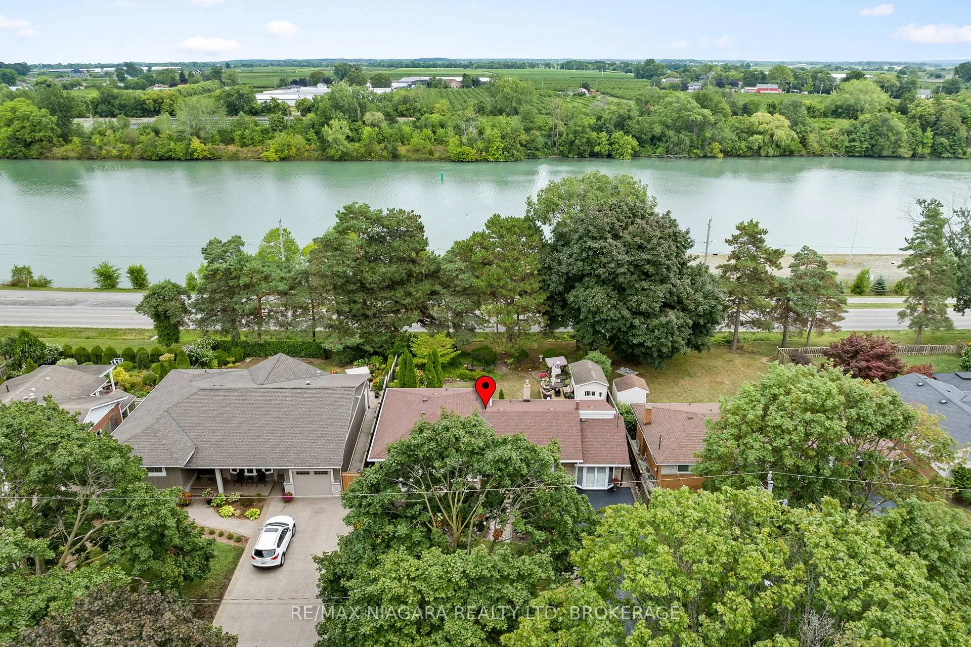 Photo 37 of 44 Lockview Crescent, St. Catharines, Bunting/Linwell — HOMEH