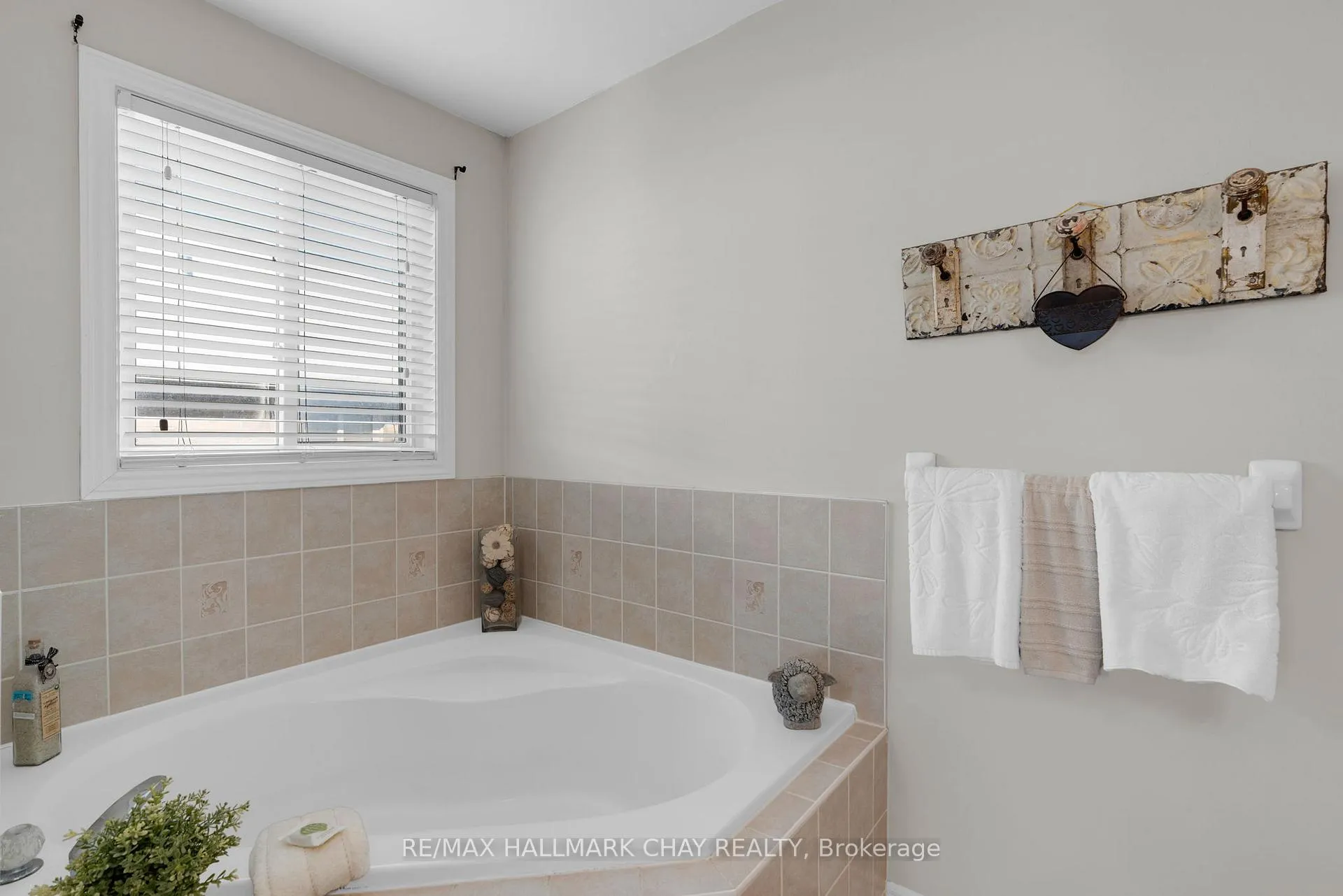 Photo 16 of 12 Muir Drive, Barrie, Ardagh — HOMEH