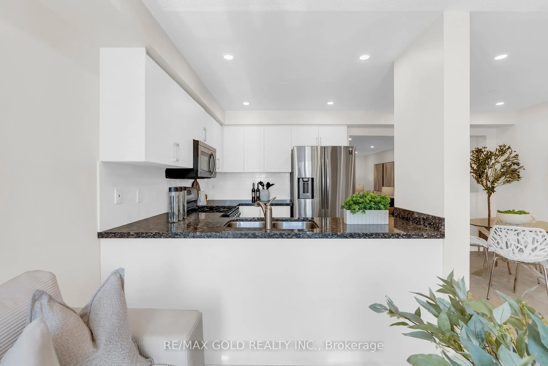 Photo 14 of 1322 Mowat Lane, Milton, Dempsey — HOMEH