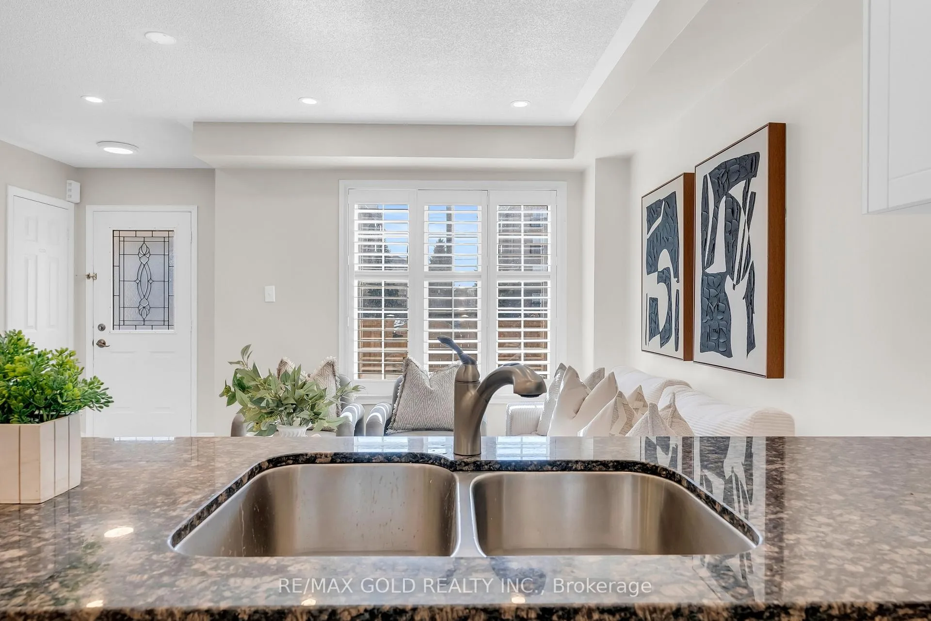 Photo 18 of 1322 Mowat Lane, Milton, Dempsey — HOMEH