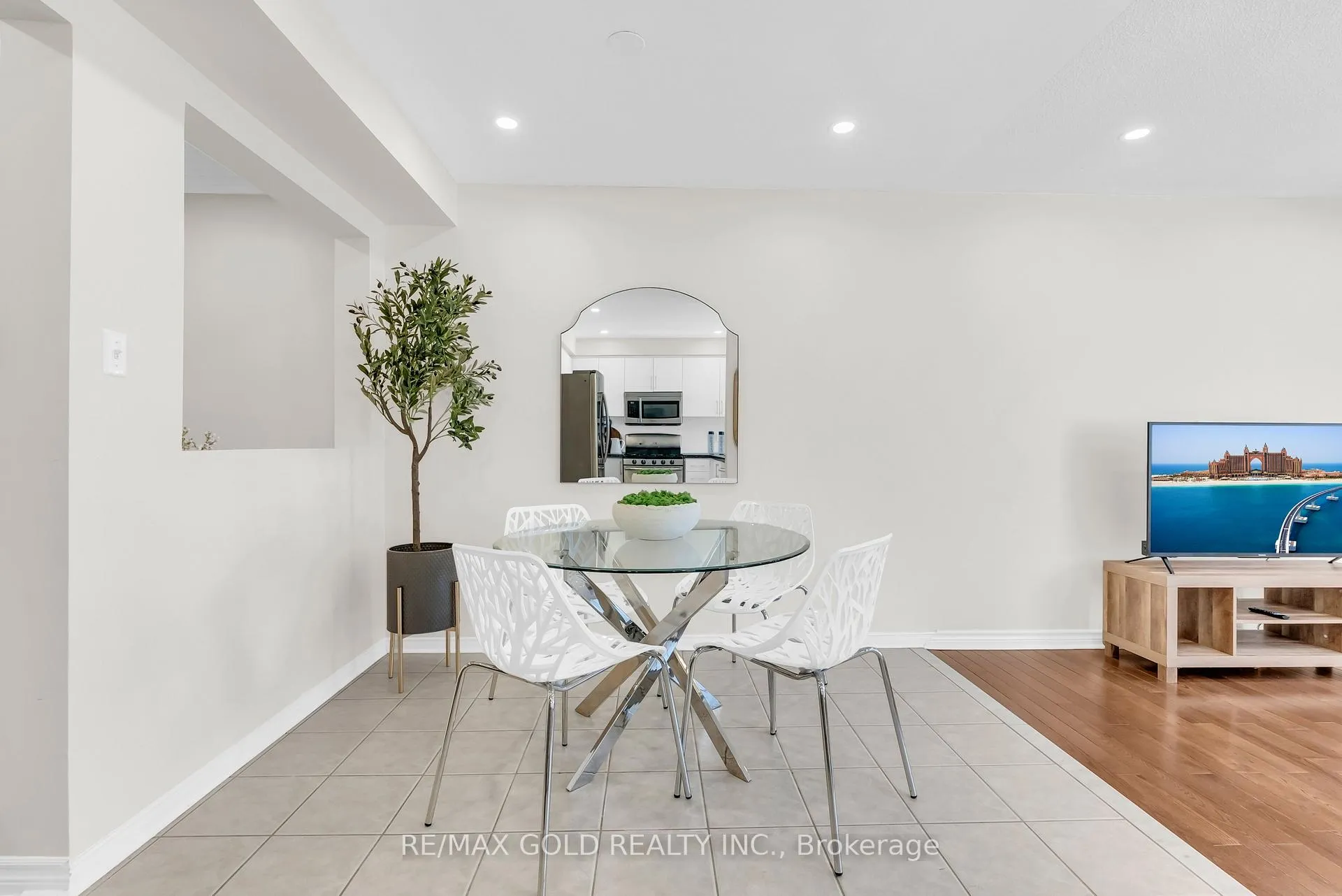 Photo 20 of 1322 Mowat Lane, Milton, Dempsey — HOMEH