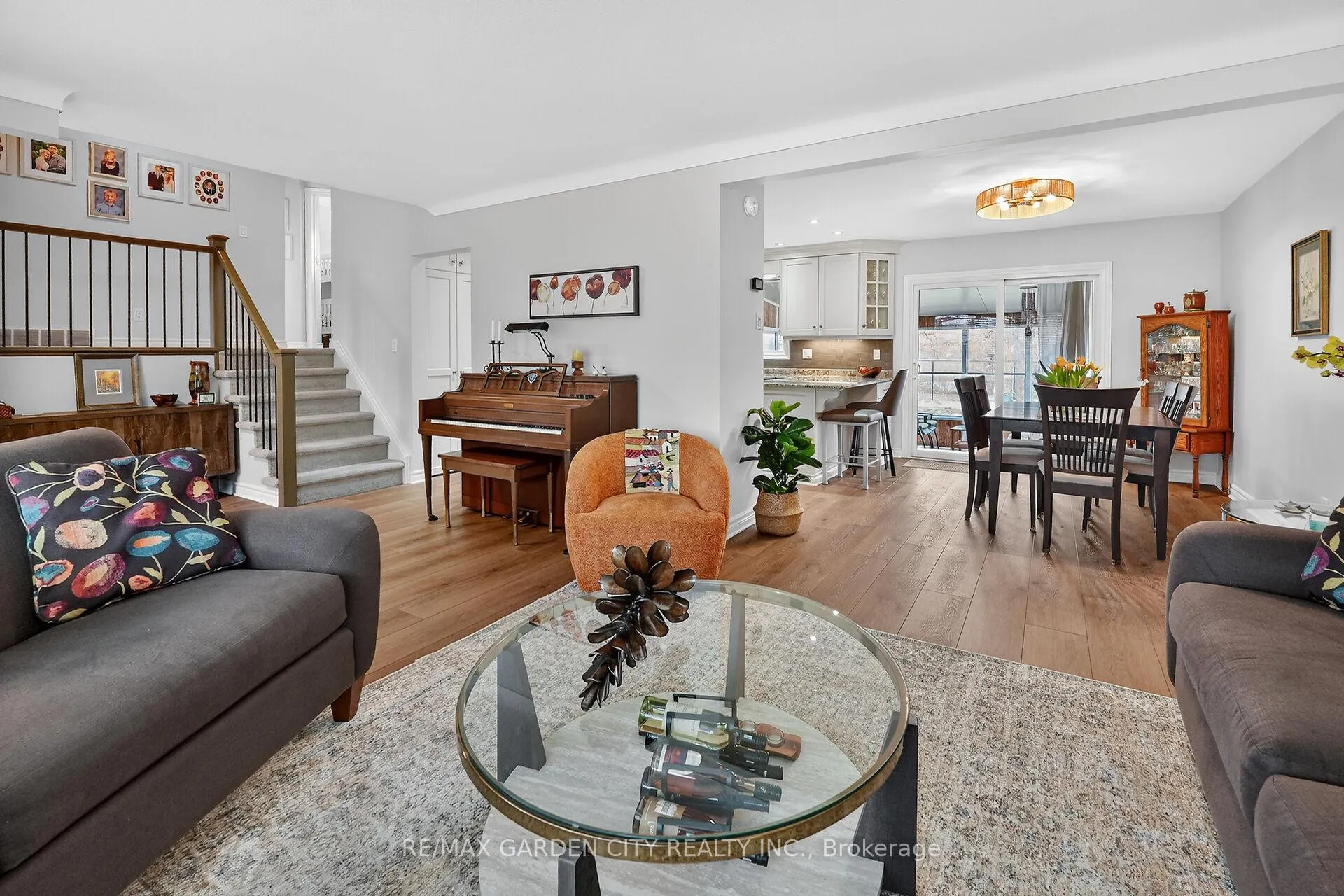 Photo 5 of 77 Prince Charles Drive, St. Catharines, Lakeport — HOMEH