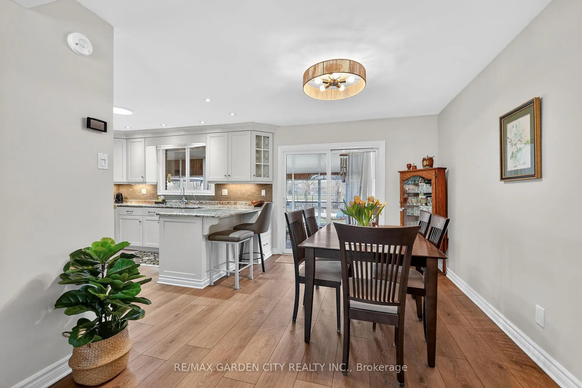 Photo 6 of 77 Prince Charles Drive, St. Catharines, Lakeport — HOMEH