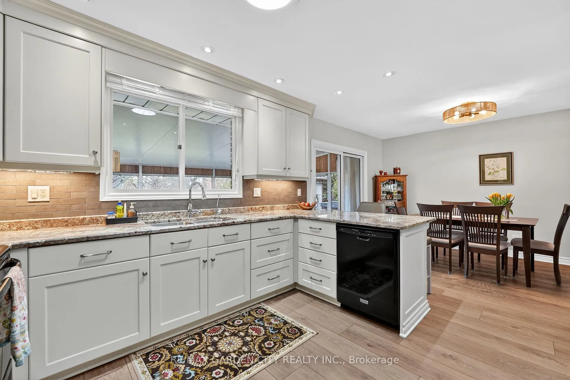 Photo 10 of 77 Prince Charles Drive, St. Catharines, Lakeport — HOMEH
