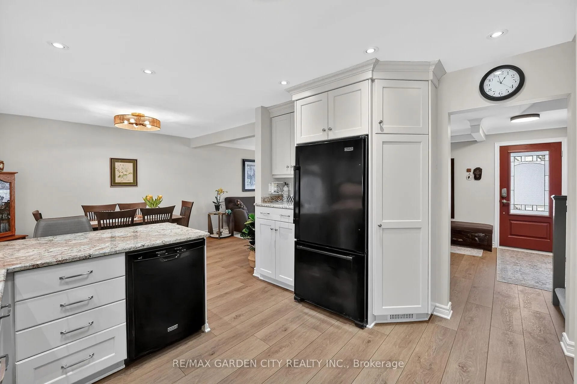 Photo 11 of 77 Prince Charles Drive, St. Catharines, Lakeport — HOMEH