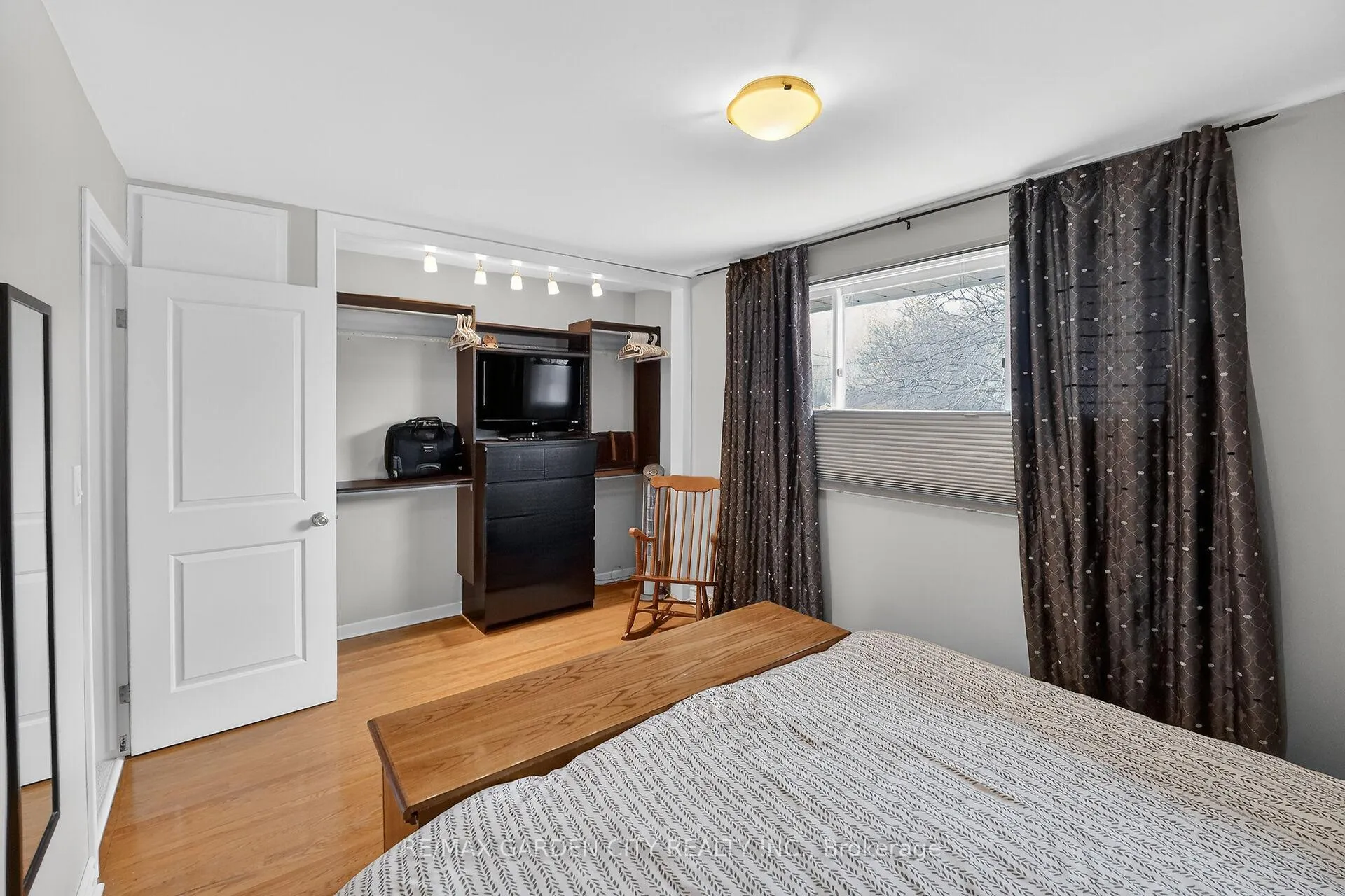 Photo 14 of 77 Prince Charles Drive, St. Catharines, Lakeport — HOMEH
