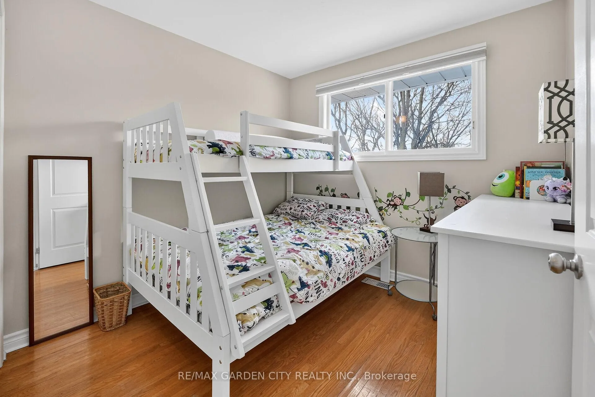 Photo 16 of 77 Prince Charles Drive, St. Catharines, Lakeport — HOMEH