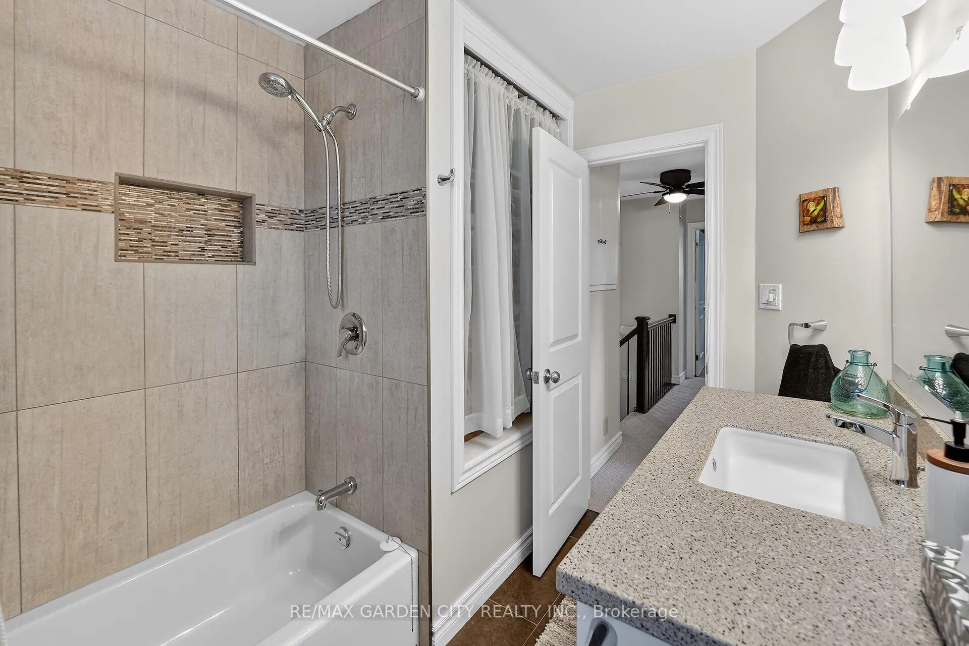 Photo 17 of 77 Prince Charles Drive, St. Catharines, Lakeport — HOMEH