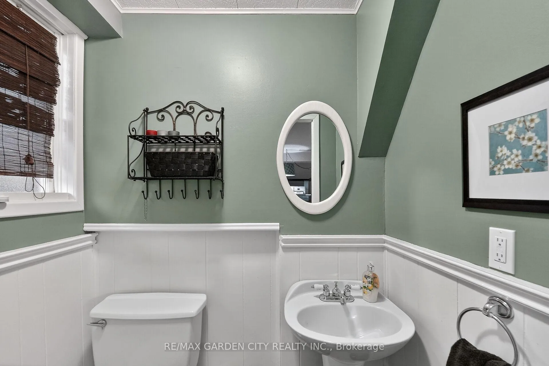 Photo 23 of 77 Prince Charles Drive, St. Catharines, Lakeport — HOMEH