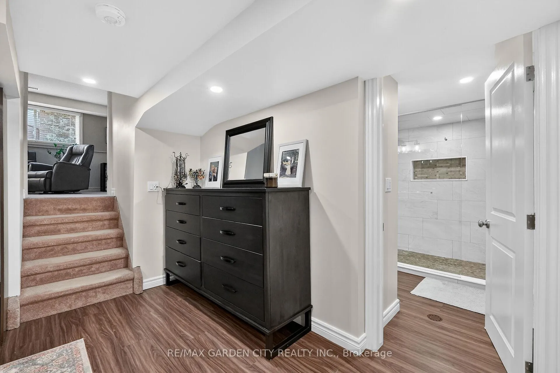 Photo 24 of 77 Prince Charles Drive, St. Catharines, Lakeport — HOMEH