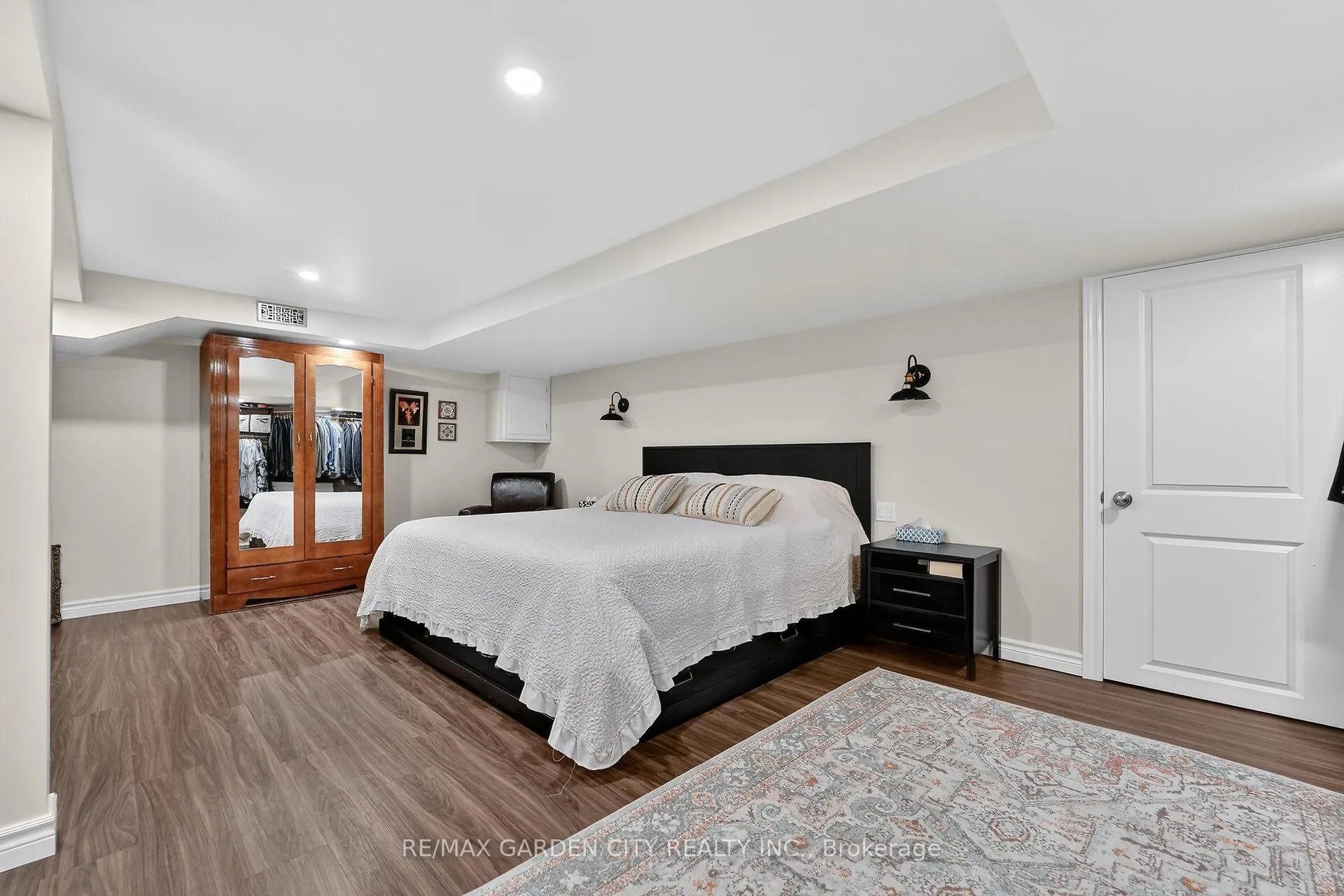 Photo 26 of 77 Prince Charles Drive, St. Catharines, Lakeport — HOMEH