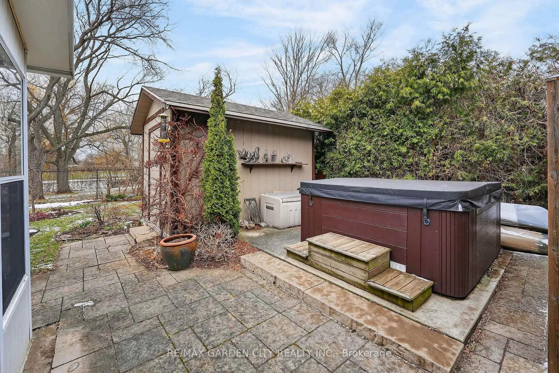 Photo 33 of 77 Prince Charles Drive, St. Catharines, Lakeport — HOMEH