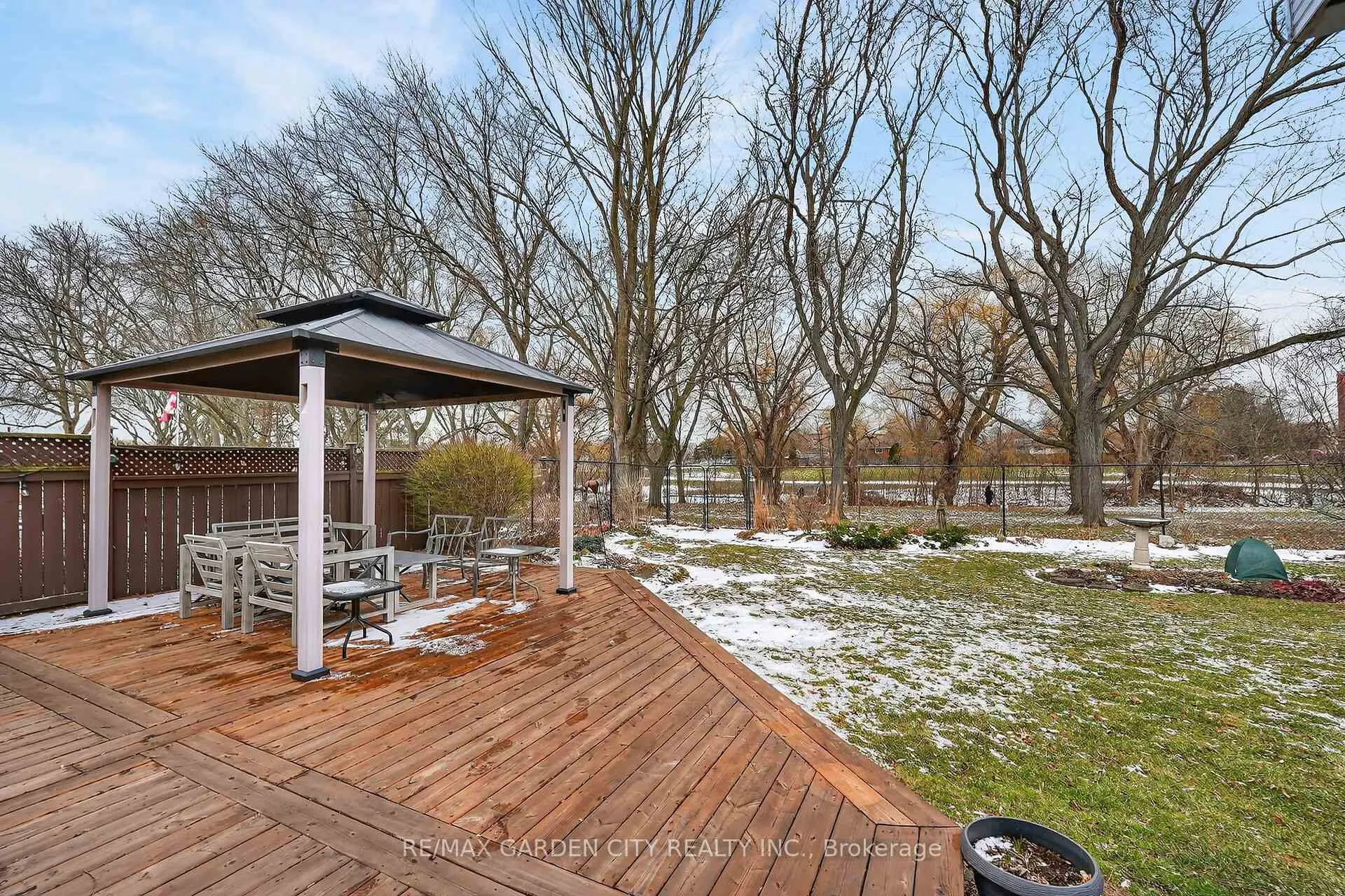 Photo 35 of 77 Prince Charles Drive, St. Catharines, Lakeport — HOMEH