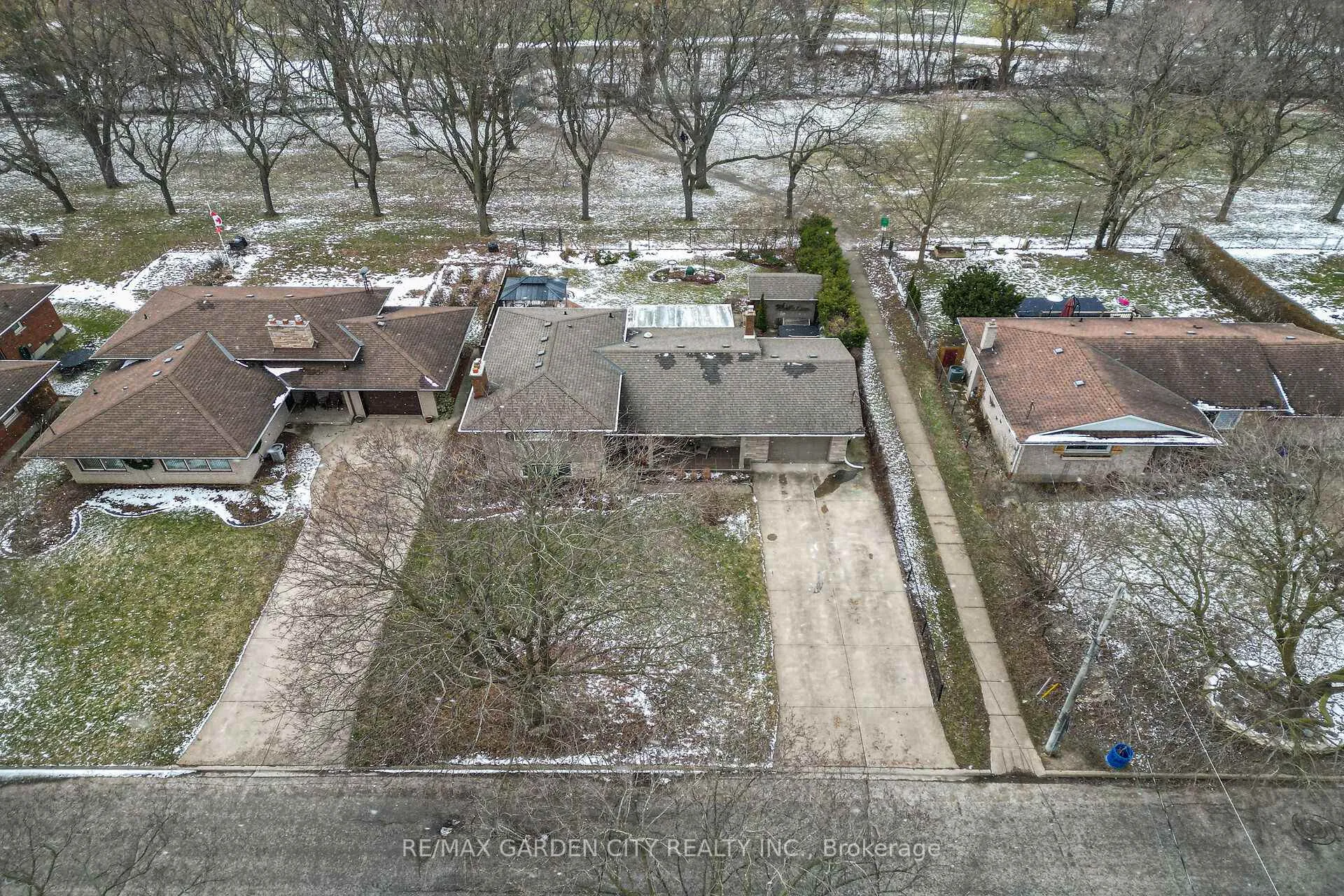 Photo 38 of 77 Prince Charles Drive, St. Catharines, Lakeport — HOMEH